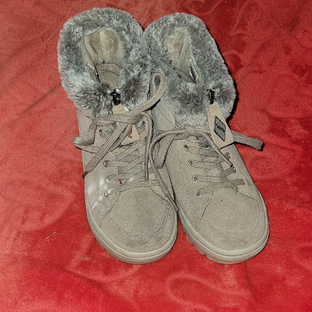 Skeechers Light Tan Fur-Lined Winter Boots